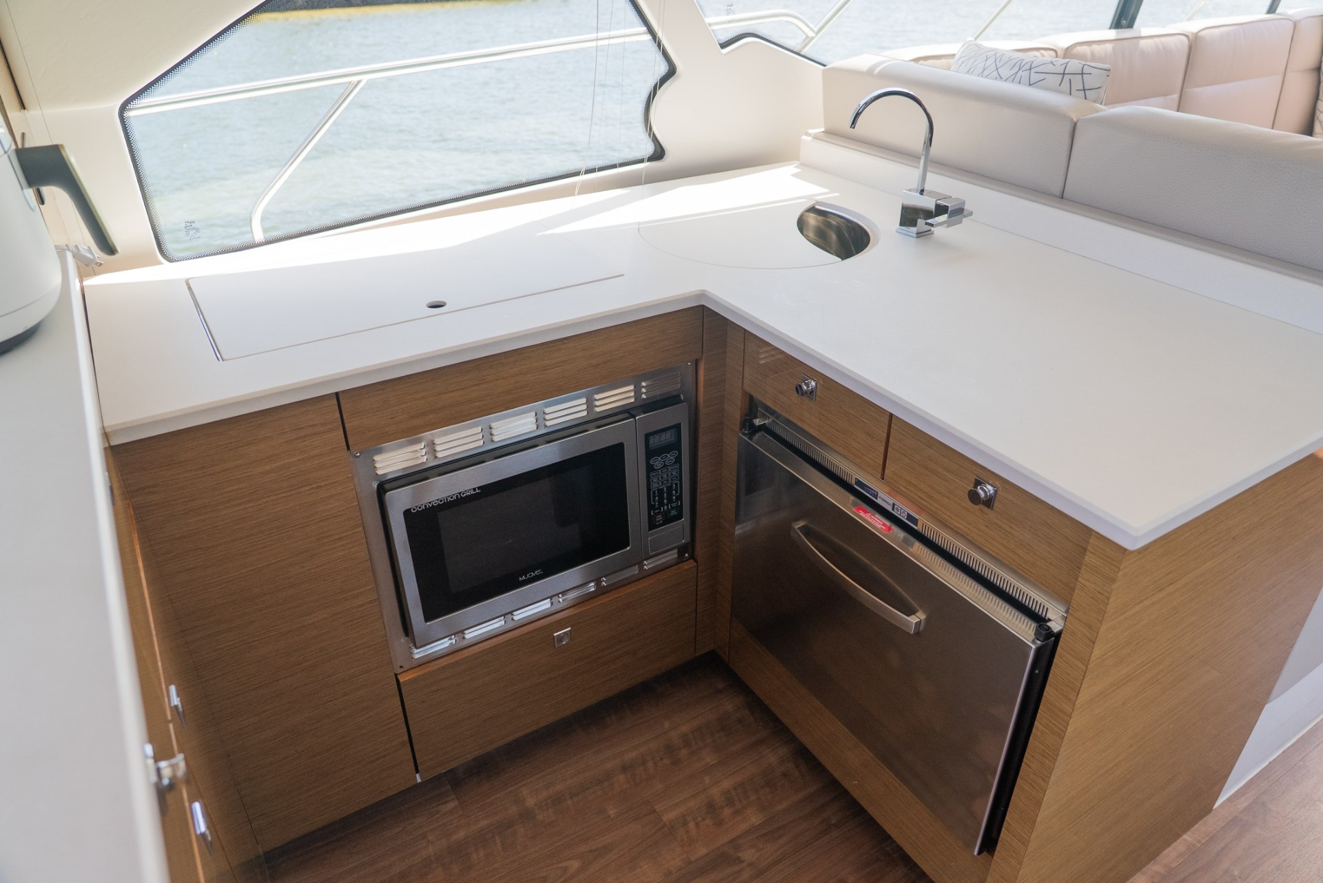 Yacht Photo 25